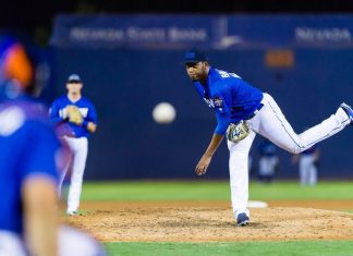 Alberto Baldonado firma contrato de Ligas Menores con Washington