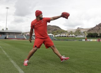 Jaime Barría llega a campo de entrenamiento con menos peso y en excelente forma física