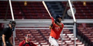 Jonathan Araúz batea de 4-3 frente a Tampa Bay