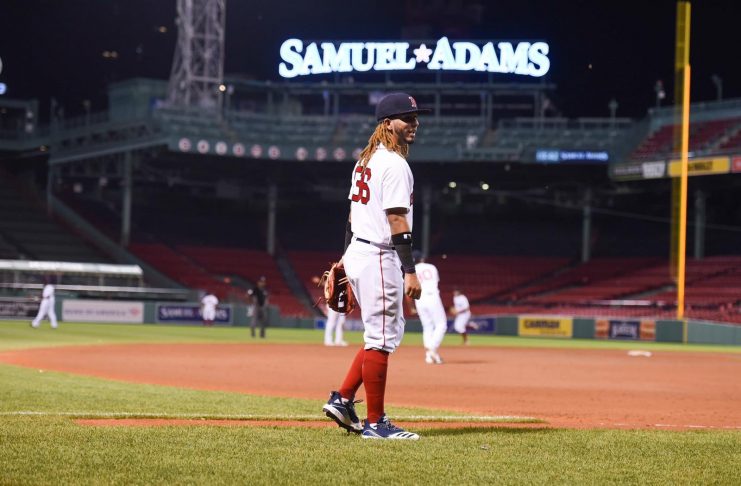 Primer turno al bate oficial de Jonathan Araúz en MLB