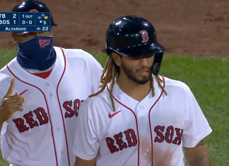 Jonathan Araúz batea de 3-2 frente a Tampa Bay