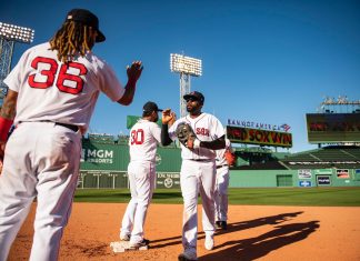 Tres panameños ven acción en la primera fecha del Spring Training de la MLB