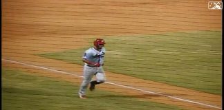 El prospecto Iván Herrera conecta enorme cuadrangular con las bases llenas