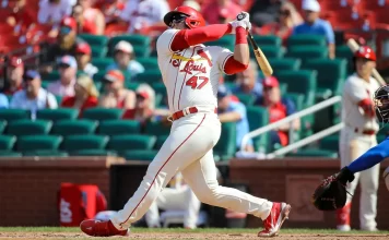 Iván Herrera hace historia al conecta el primer cuadrangular de su carrera